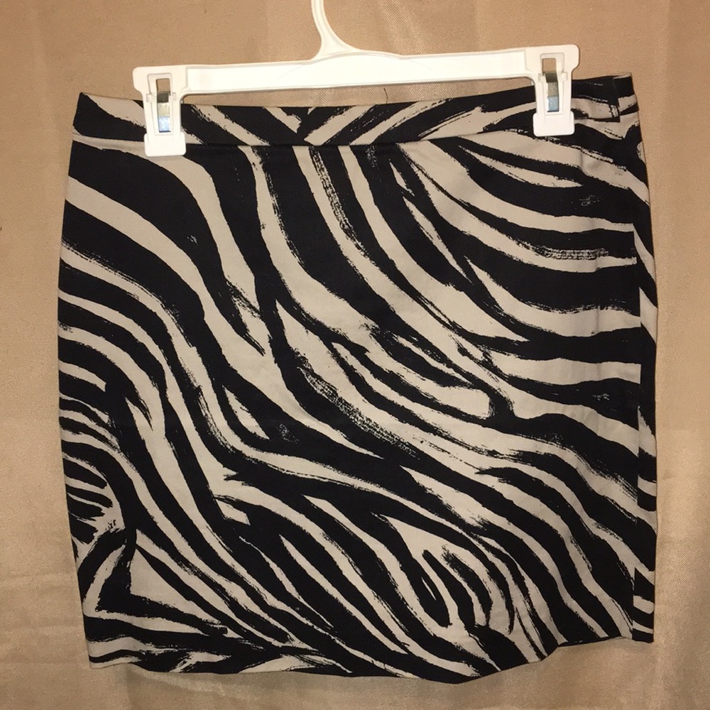 Black and khaki zebra striped mini skirt